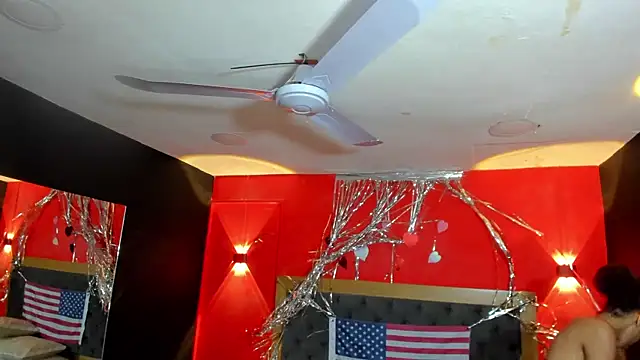 YayaHilton webcam