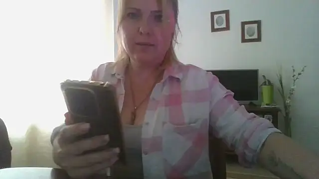 ElenaLove888 webcam