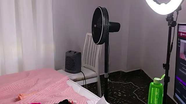 AmateurQueenX webcam