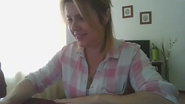 ElenaLove888 webcam
