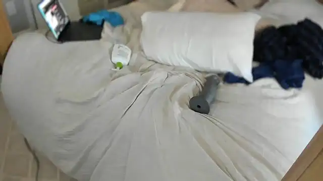 bubblebuttblondeboy webcam