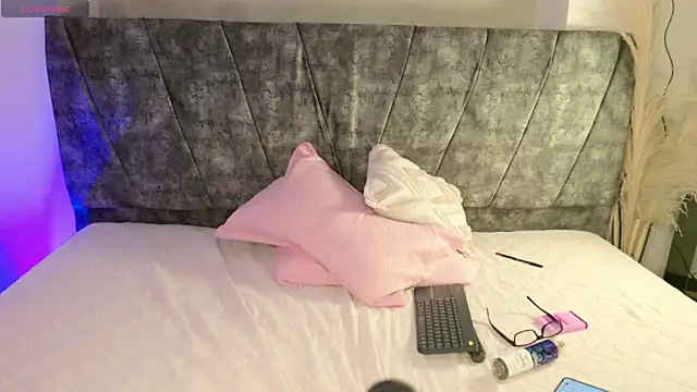 MadisonCollinss_ webcam