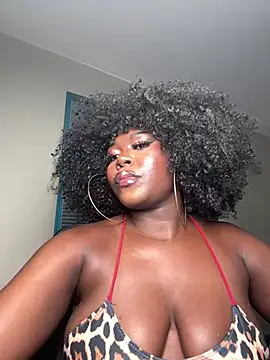WomanNextdoor1 webcam