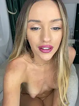 KatieCutieXooo webcam