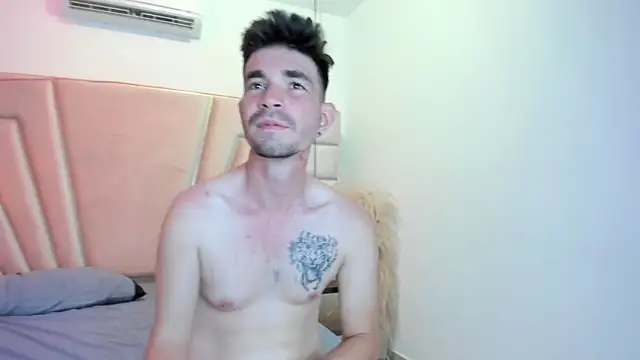 Luna_and_Axell webcam