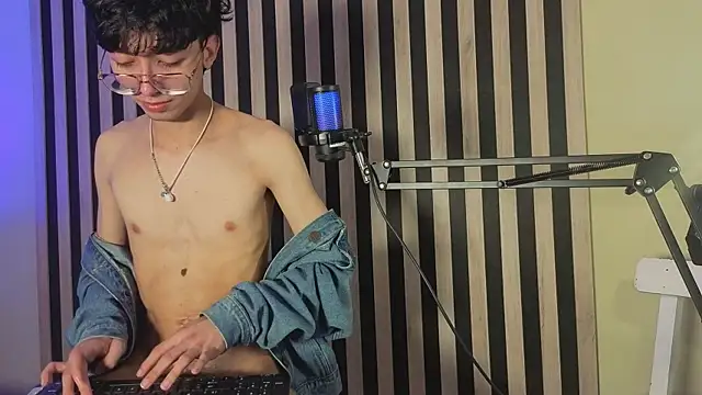 Twink_Sebas7 webcam