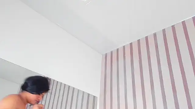 Mia-Stones webcam