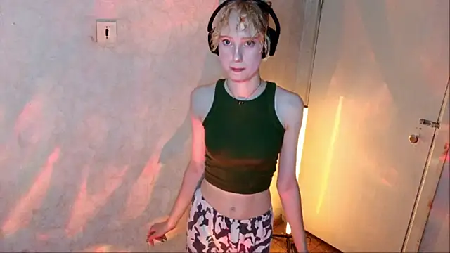 CuteLittleAngel webcam