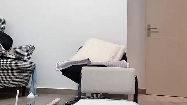 美女A_girla在线直播