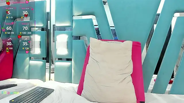 miilaklum live cam on StripChat