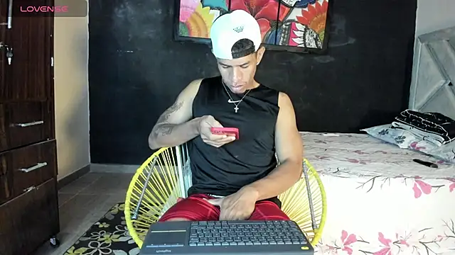 antonio_aguilarx live cam on StripChat