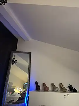 BellaKarma webcam