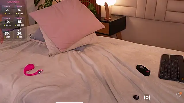 lexiee_grey_ webcam