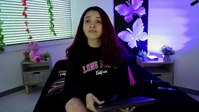 aurora_petitee webcam