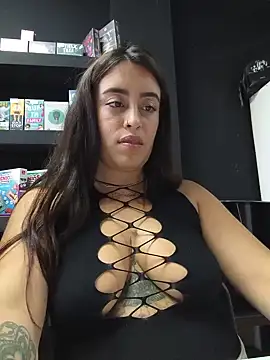 MissNyraSecret webcam