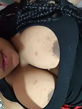 Mia_peituda webcam
