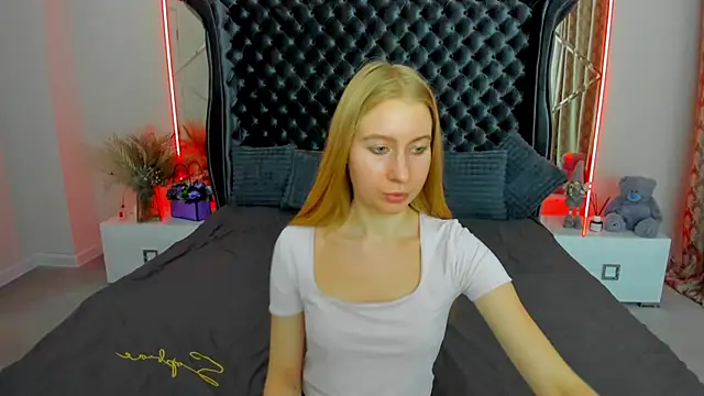 Alina_Blonde webcam