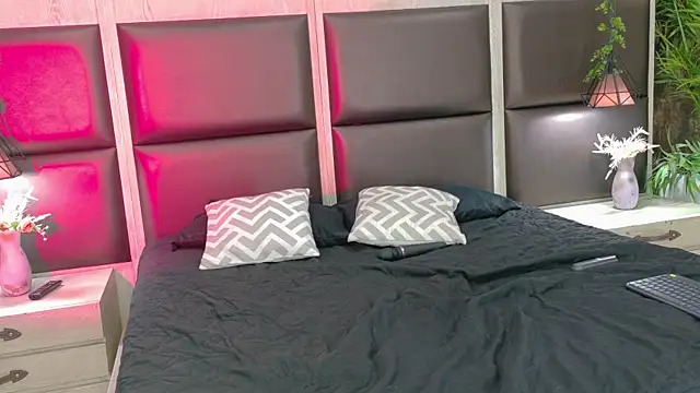 mia_venon - Mia_venon's free webcam - UK Sex Cams
