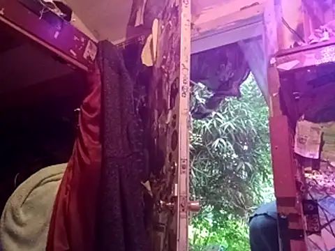 nearby_causual webcam