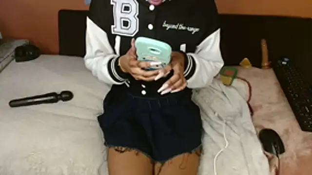 Tiny_Latifah webcam
