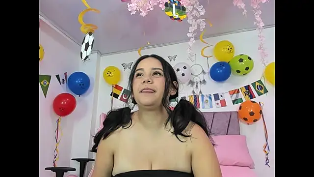 NahomyEvans webcam