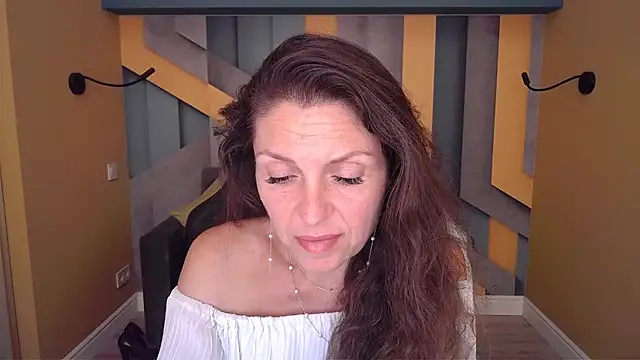EllaLong webcam