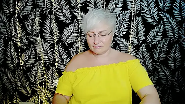 Olivia_playful webcam