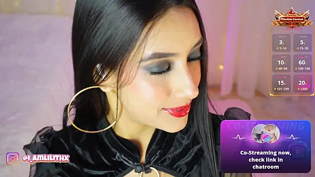 ItsJuli webcam