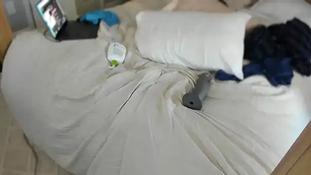 bubblebuttblondeboy webcam