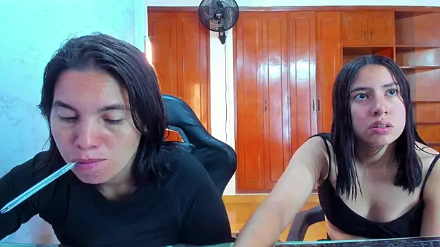 Soffy_and_Emily webcam