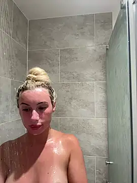 SexySaraxxoo webcam