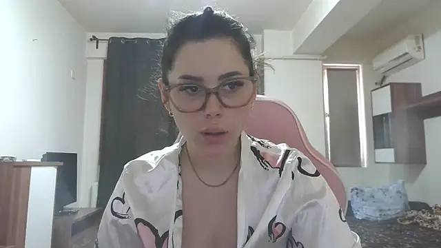 LovelyJulliette webcam