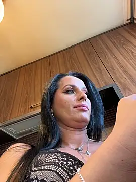 Hotmomcheckk_