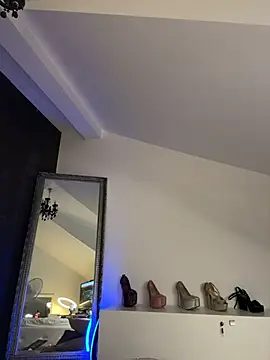 BellaKarma webcam