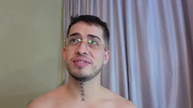 Tommas_Jhonson webcam
