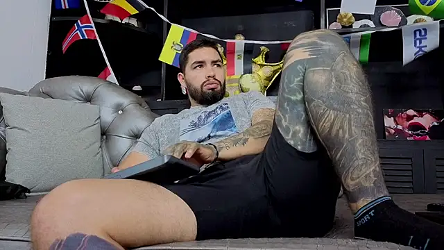 matteosantos live cam on StripChat