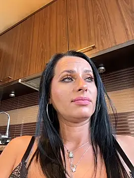 Hotmomcheckk_