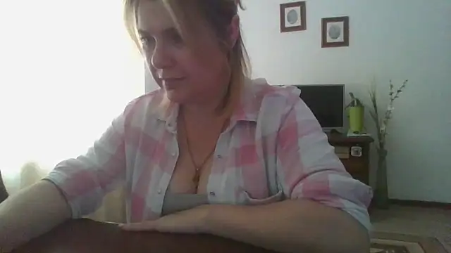 ElenaLove888 webcam