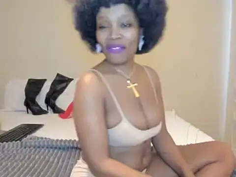 AfricanSquirtingQueen webcam