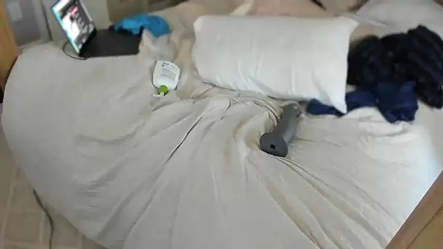 bubblebuttblondeboy webcam