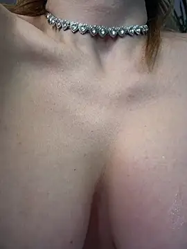 MilfNextDoor20 webcam
