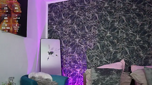 BrianaGolddenn webcam