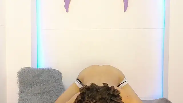 Monyel_Blake webcam
