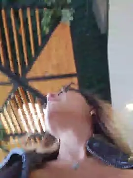 Pretty_roxxyy webcam