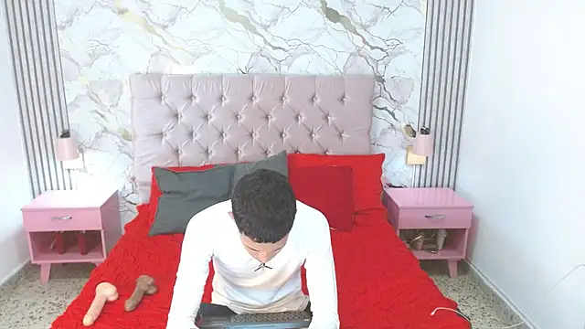PhillipCox live cam on StripChat