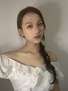 June-Baby webcam