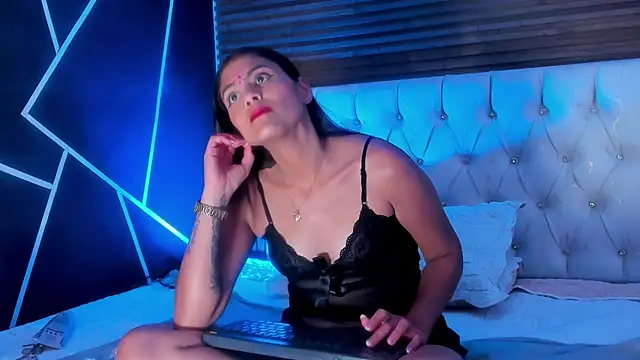 LunaRossie_ webcam