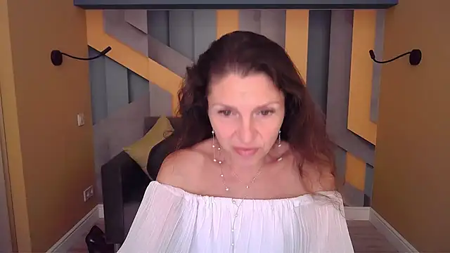 EllaLong webcam