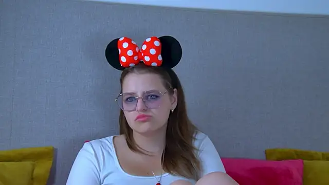 AlexaAvery webcam