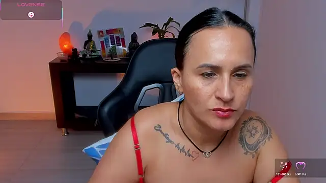 Sara_Charmy webcam